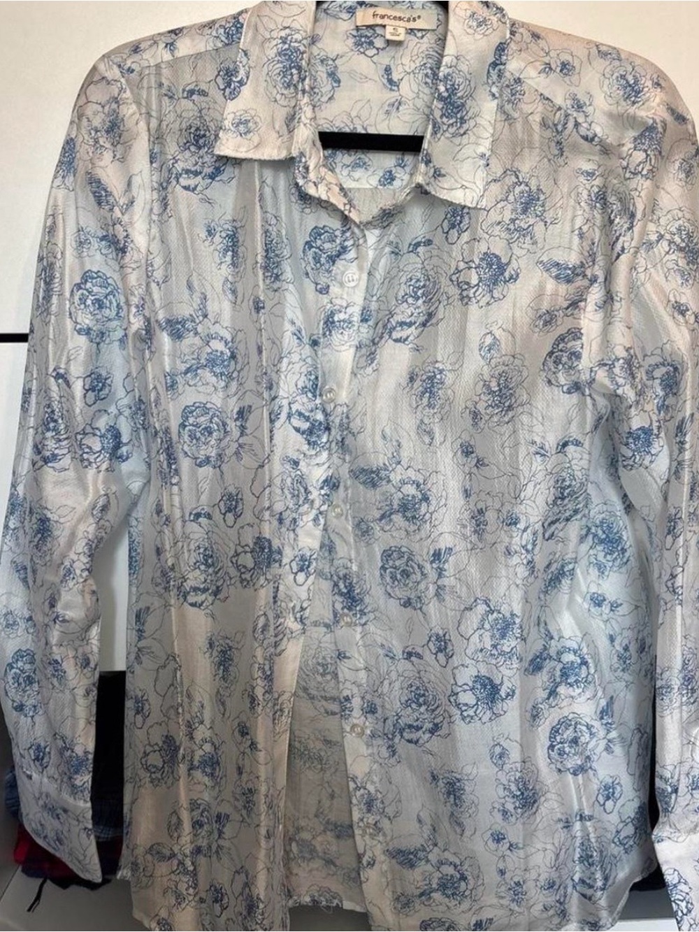 Francesca's Collections women’s White & Blue Floral Button-Up Shirt